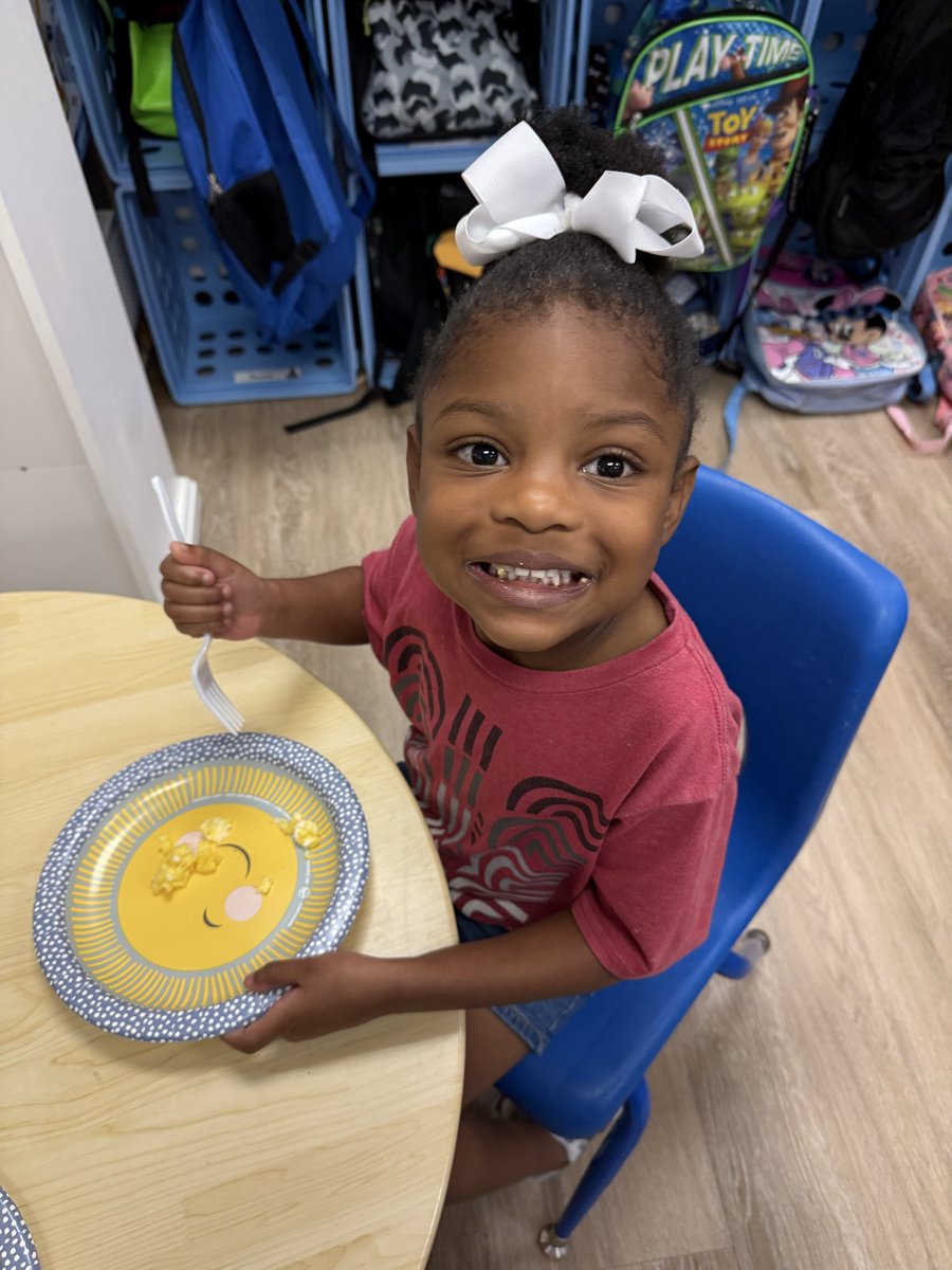 FawkesDen's tweet photo. Coop fresh scrambled eggs for snack? Yes please! #NLERanch @MrsCoutant @MrsKellyTo https://t.co/iRSf1vlc5k