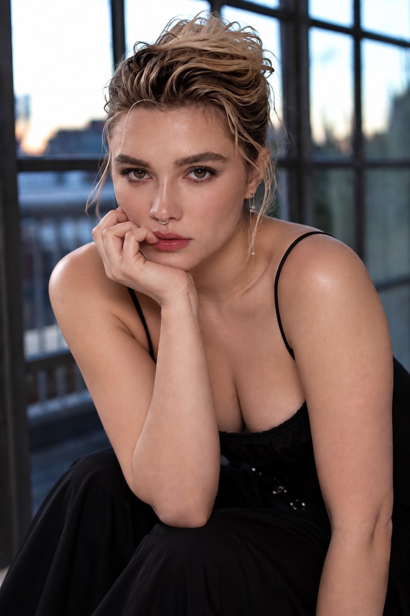 allstadoms's tweet photo. Florence Pugh. No weapons needed when the face and body card hits this hard. https://t.co/cpgTHc0koG