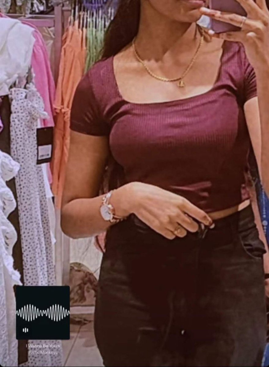 boultboy30's tweet photo. Venum ne annanuku moodu ethura Mathiri udamba kaatuva Thangachi 🤤 

 poolu thookitu nikkum 🍌🥵 

Atha pathu rasichutu irupa 🤤🫠 

#incest #sister #hotstructure #boobs #tempting https://t.co/2GLPtHXenZ