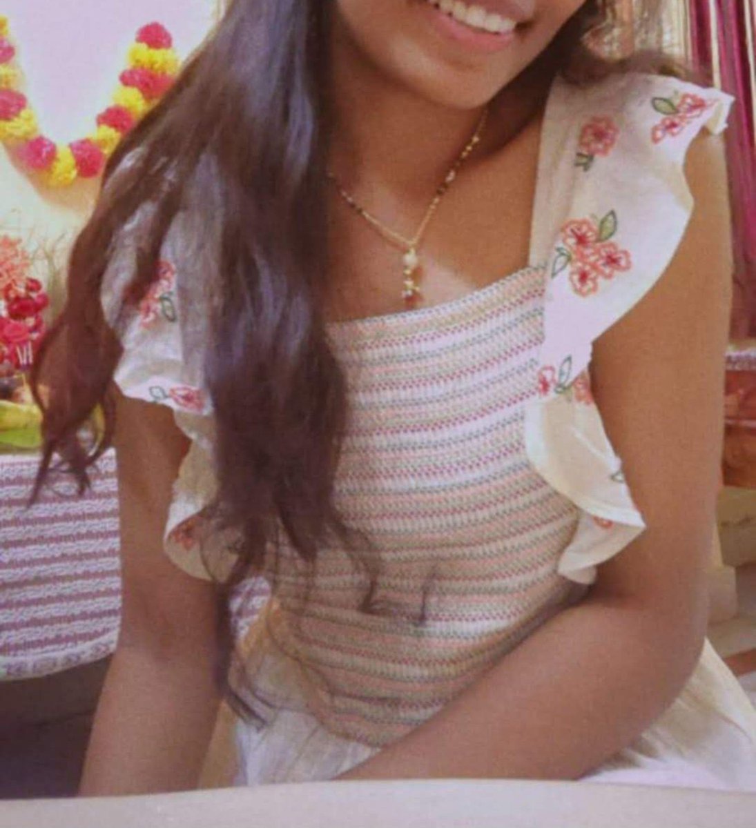 boultboy30's tweet photo. Venum ne annanuku moodu ethura Mathiri udamba kaatuva Thangachi 🤤 

 poolu thookitu nikkum 🍌🥵 

Atha pathu rasichutu irupa 🤤🫠 

#incest #sister #hotstructure #boobs #tempting https://t.co/2GLPtHXenZ