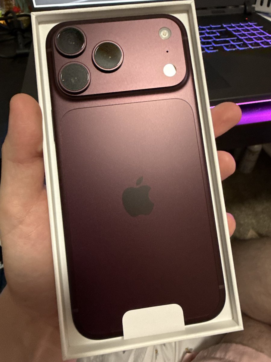 phxaidriven's tweet photo. All the burgundy complaints are straight men. 😂 I LOVE IT 😍 https://t.co/NrrXb1QrFa