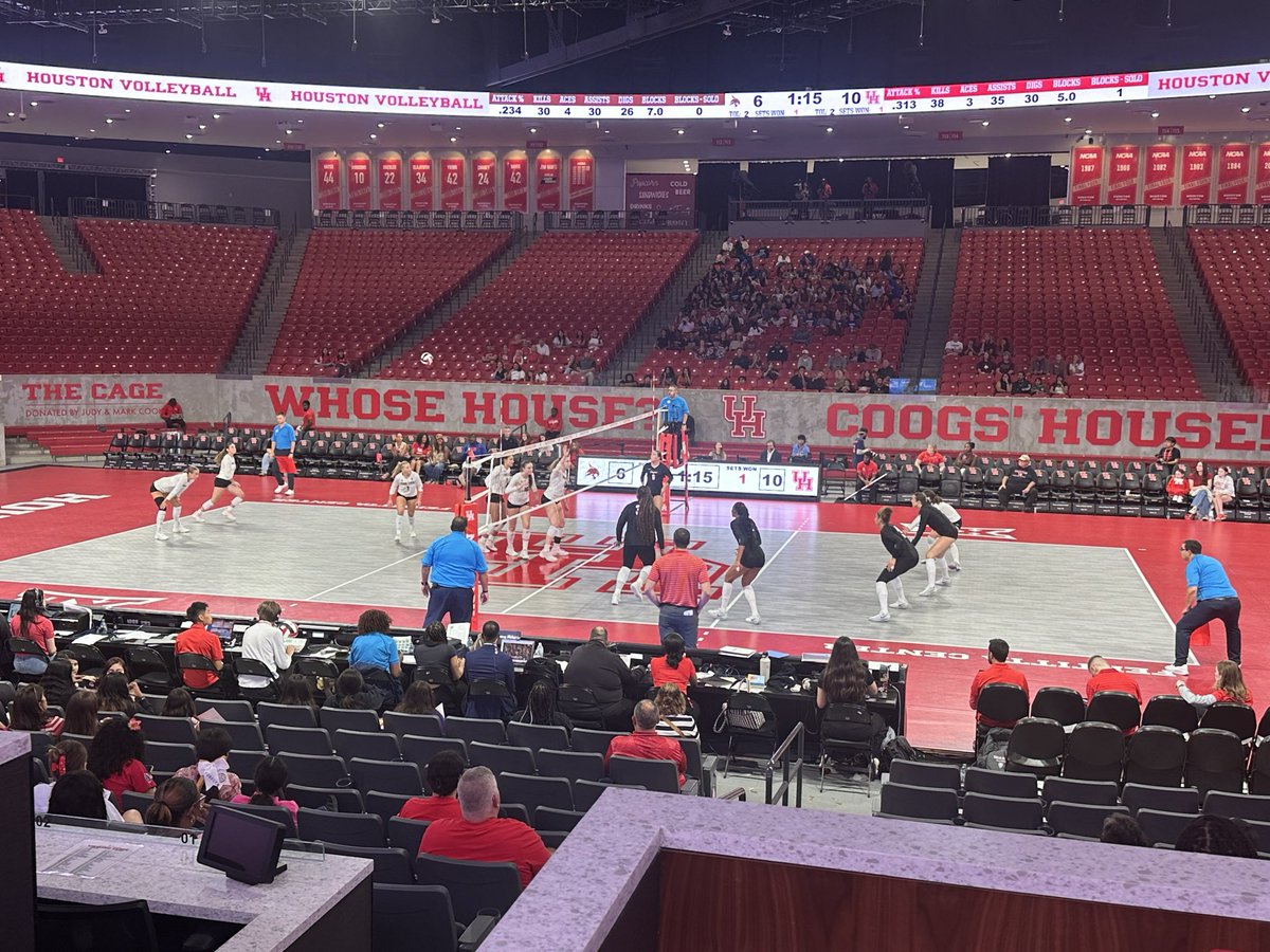 SOMS_Athletics's tweet photo. A different kind of Friday Night Lights for these Lady Panthers. Thank you @UHCougarVB for hosting us, we had a blast!! #whosehouse @somspanthers @WoodsVBALL @AthleticsSwhs @sbisdathletics https://t.co/bQajEg4bdn