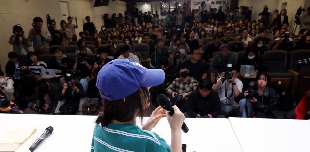 Lotusrobust1's tweet photo. [ข่าวพิเศษ] คดีเรียกค่าเสียหายที่ผู้อำนวยการฝ่ายสร้างสรรค์ BELIFT LAB ยื่นฟ้องมินฮีจินและอดีตรอง CEO ของ ADOR กรณี “ILLIT ถูกกล่าวหาว่าลอกเลียนแบบ NewJeans“ถูกศาลยกฟ้อง โจทก์ได้ยอมแพ้ในการยื่นอุทธรณ์ ทำให้มินฮีจิน ชนะคดีอย่างถึงที่สุด

18 กันยายน 2026
🔗 https://t.co/0m3hSxIAtU https://t.co/7SbhkjMsFZ