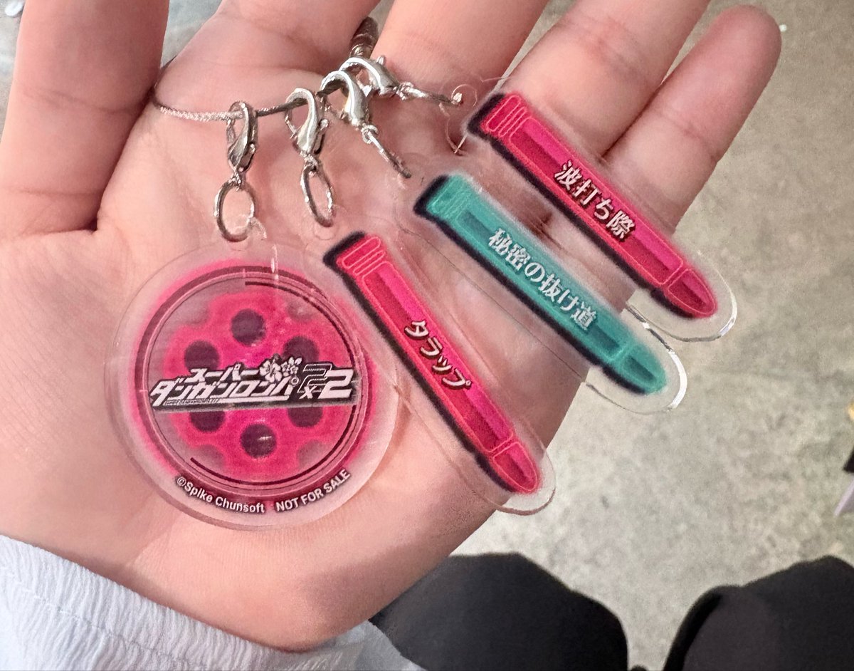 snu_flake's tweet photo. まってください！！？！コトダマキーホルダーのコトダマランダムじゃん！！！！！！俺詐欺師の暗視スコープのためにきたのに？！？！？！ https://t.co/7jASvdB9DP