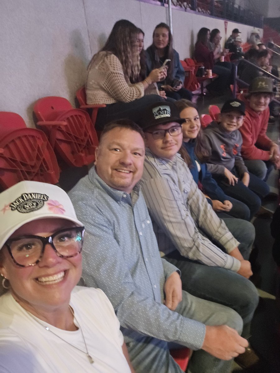 jmekash28's tweet photo. Taking in the PBR for Coopers Birthday @PBR https://t.co/YOTcH60TQ9