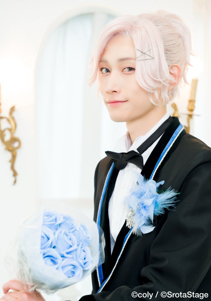 myhero_stage's tweet photo. 【ビジュアル解禁📸】
舞台『スタンドマイヒーローズ』1周年記念イベント
https://t.co/BAzfRSh1Nl

【マトリ】由井孝太郎 役 #岡延明
@oka_nobuaki

#舞台スタマイ #スタマイステ
#スタマイ

【一般販売チケット（先着）】
URL：https://t.co/JfglCoKIsx
期間：～10月13日（火）19:00

キャスト陣は今回のイベント用の衣装を纏ったキャラクタービジュアルで登壇✨
皆様とともに舞台化1周年のお祝いができることを、キャスト・スタッフ一同楽しみにしております🎉

☆会場☆
東京証券会館
https://t.co/kKq5hFoDFw

☆スケジュール☆
2026年10月17日（土）・10月18日（日）
昼の部：13時開演
夜の部：18時開演
※キャスト���よるトークを中心としたバラエティイベントとなります。
※約1時間30分～2時間を予定、途中休憩なし。

☆出演キャスト☆
【マトリ】
青山樹 役：太田裕二
���井孝太郎 役：岡延明
関大輔 役：坂口実成夢
夏目春 役：石渡真修
渡部悟 役：服部武雄
泉玲 役：佐倉花怜

【警視庁】
朝霧司 役：結城樹
菅野夏樹 役：白石康介

【Revel】
桧山貴臣 役：今井俊斗
大谷羽鳥 役：北出流星
神楽亜貴 役：松原凛

【都築兄弟】
都築誠 役：笠原織人
都築京介 役：工藤大夢

【九条家】
新堂清志 役：御堂耕平
山崎カナメ 役：高梨怜
桐嶋宏弥 役：新井將
九条壮馬 役：八神蓮
宮瀬豪 役：千葉瑞己

☆映像出演☆
今大路峻 役：田原廉（【マトリ】）
荒木田蒼生 役：新井雄也（【警視庁】）
服部耀 役：瀬戸祐介（【警視庁】）
槙慶太 役：輝山立（【Revel】）
＆
【瀬尾研究室】
キャスト発表＋映像出演企画を予定
※キャラクターとしてではなく、ご本人としての映像出演となります。

☆お見送り会について☆
回替わりでキャストがお見送りをさせていただきます（イベント登壇キャストのみ）。

①10月17日（土）13時【九条家】
②10月17日（土）18時【Revel】
③10月18日（日）13時【警視庁】【都築兄弟】
④10月18日（日）18時【マトリ】

※出演者は変更になる可能性がございます。予めご了承ください。

☆チケット☆
チケット：8,800円 (税込)

その他、ご案内ページ内の注意事項をよくお読みの上、お申し込みください。
