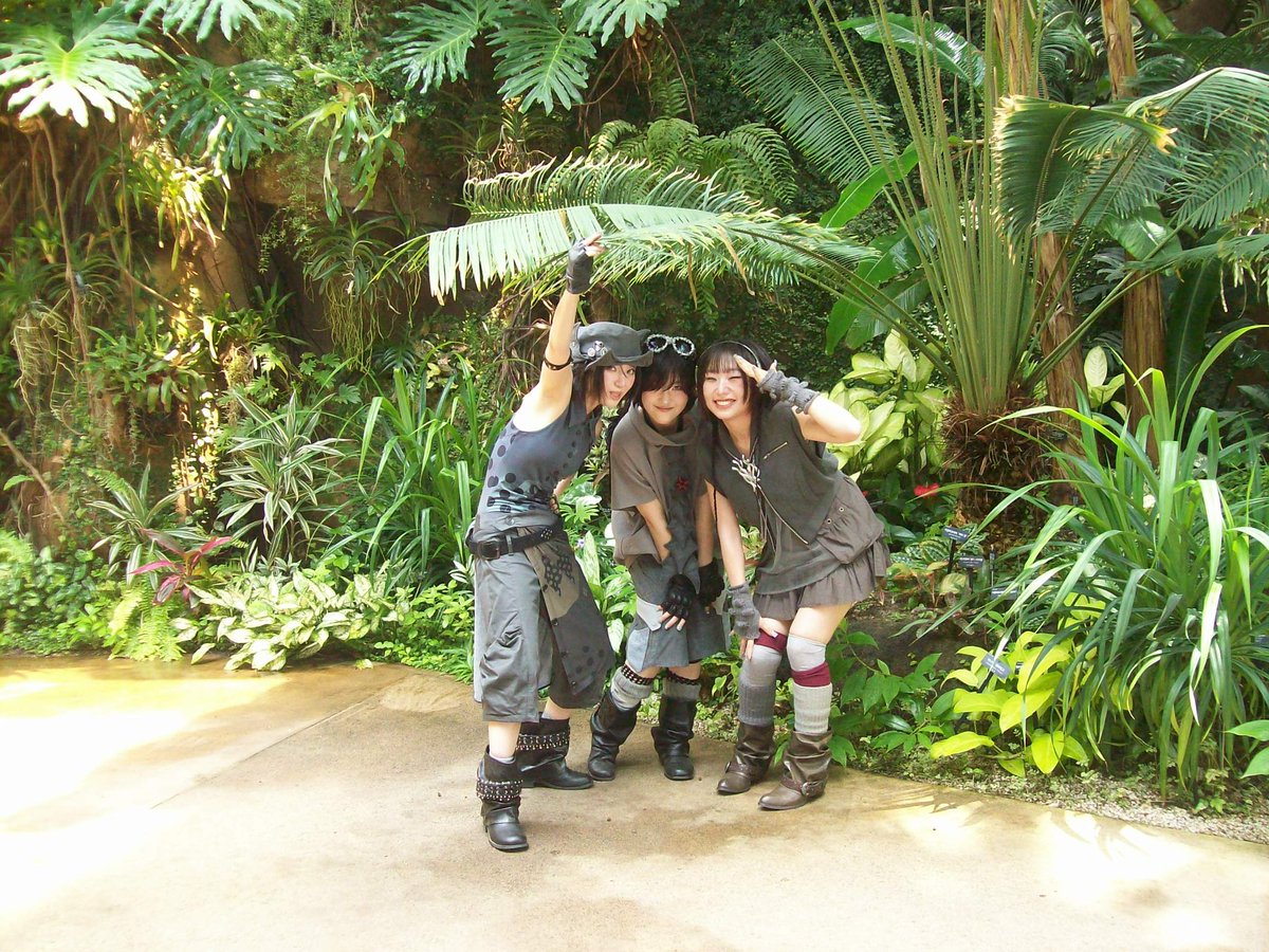 NewKin_official's tweet photo. Lost among the greenery ๐ฟ
Behind the scenes of performance film.
#NewKin #echo #LOGINERROR #NewKin_STAGE1 https://t.co/jyM8toknsi