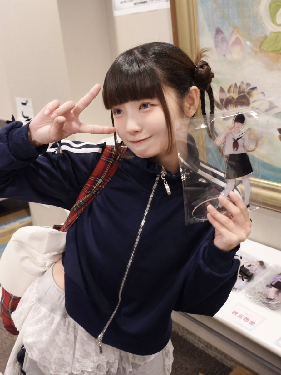 KokonoeKuku's tweet photo. #かえプレ 2日目🪄︎︎
本日のAチームは18:00開演です。
当日券あります。

物販にはなんか顔よりでっかいやつもあります。
(photo by ｴﾘｺｶﾜｶﾐ♡) https://t.co/M7gfgW62l4