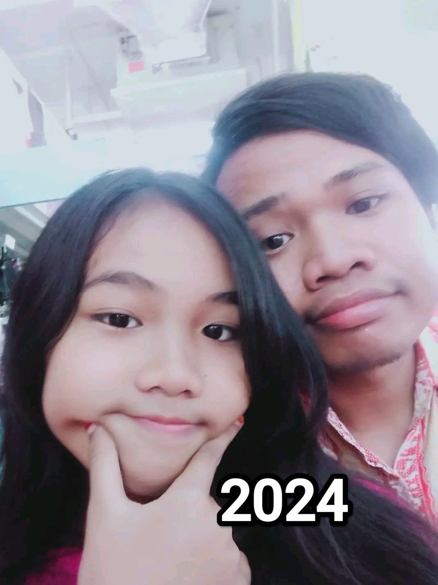 imasputra12's tweet photo. Saudaraku adik cantik usia 20 (normal hear)
Sekolah TK SD SMP ijazah โ
SMK โ
Skrg gak kerja adik ๐
Masih adik hp main lama
Jual es mambo saya dan ibu berdua ke sekolah atau taman
#rezeki #bisu #tuli #sekolah #adik https://t.co/HhNZeGsOza