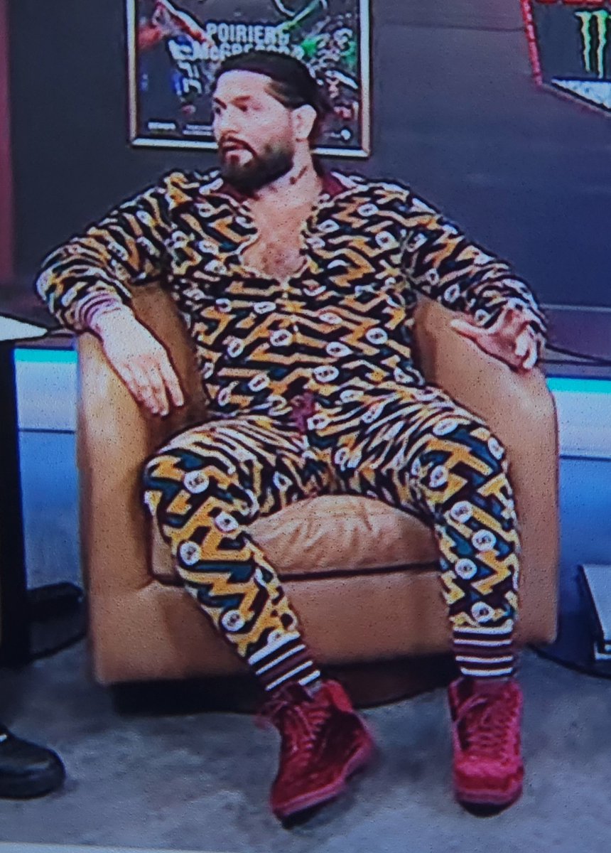 powerfulDavid's tweet photo. @GamebredFighter looking like Tigger out there on @UFConParamount. Halloween is not until the end of October, bruh! https://t.co/7UYk47K2m4