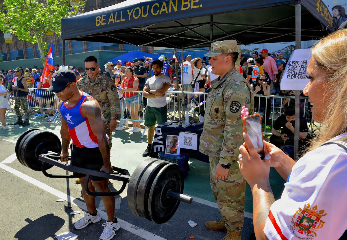 T2COM_HQ's tweet photo. USARD Recruiters enlisted 14,322 future Soldiers into the U.S. Army Reserve, making the Department of the Army reserve recruiting mission for the first time in a decade.

#USArmy #ArmyReserve #Recruiters #FutureSoldiers #Leadership #ArmyRecruiting https://t.co/HKBtiylywo