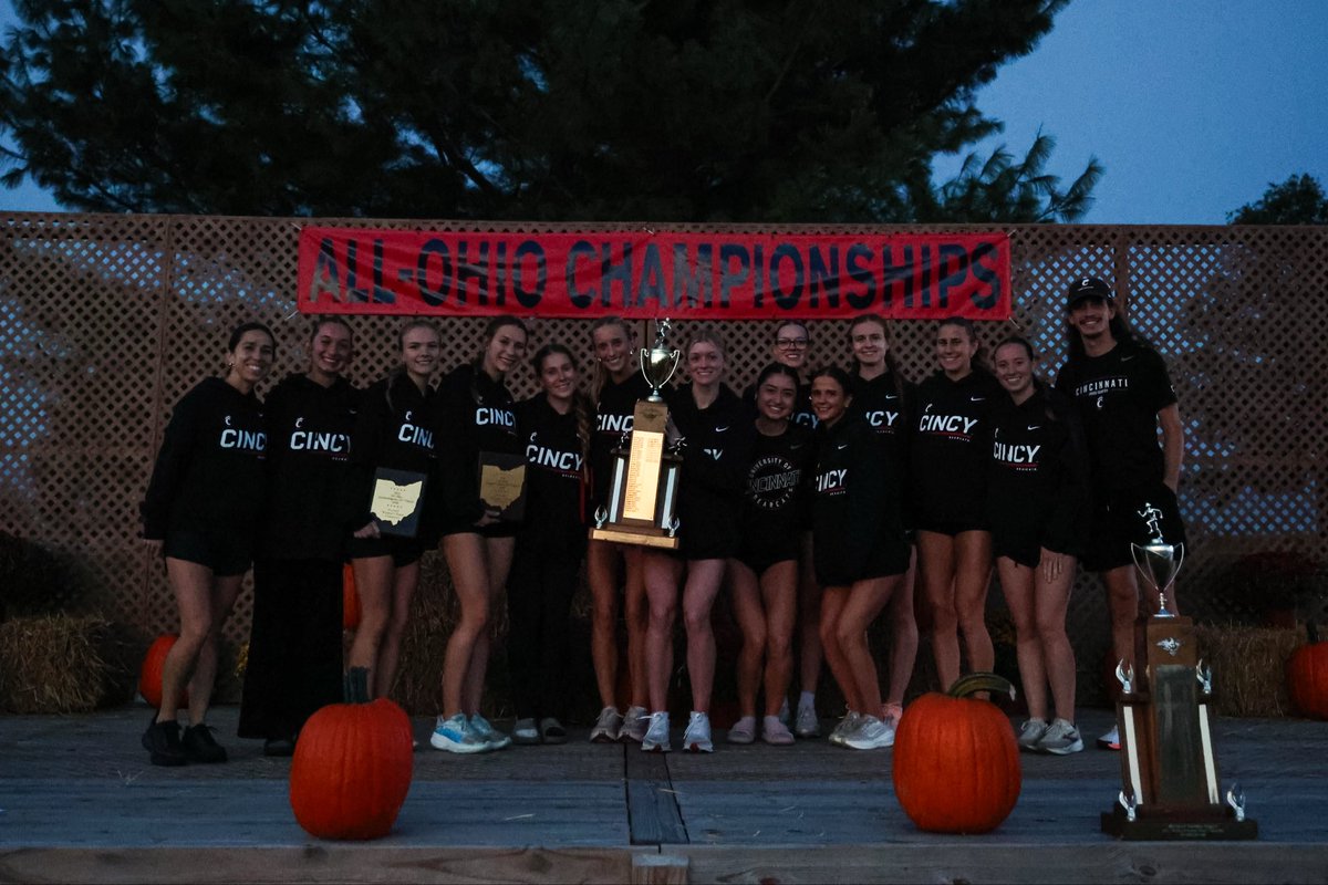 GoBearcatsTFXC's tweet photo. Champs 🏆😤 https://t.co/vGK1NZXiNe