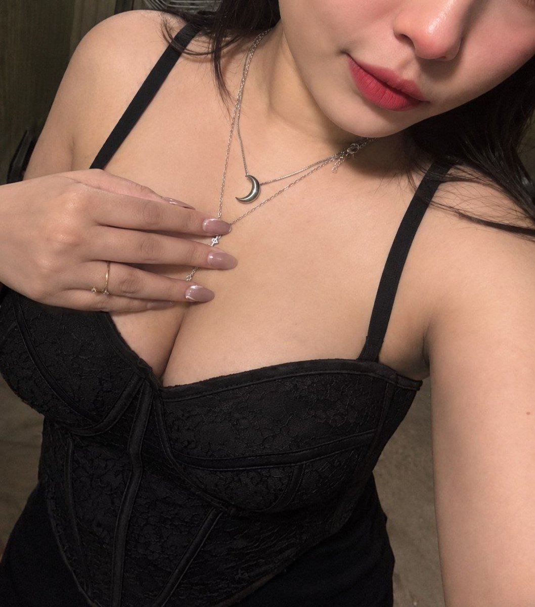 goddessjhanvi's tweet photo. I wear black because power has a color.
And it hypnotizes every Puppies 🐕 https://t.co/Yadj8XYp3o
