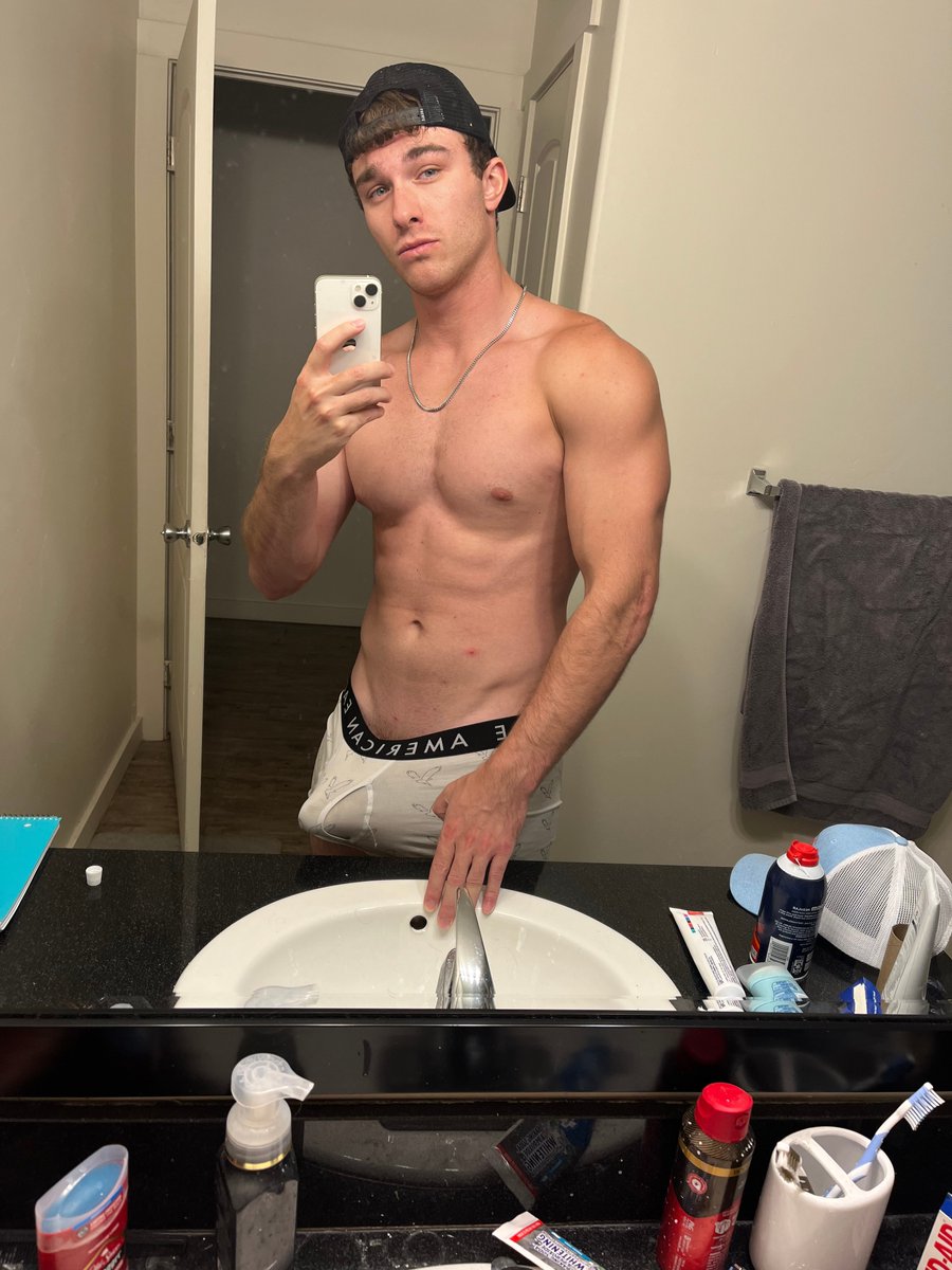 it_is_a_feeling's tweet photo. dont even think about checking the comments unless u want a wild surprise waiting for u 🔥 https://t.co/HvUec5tifN