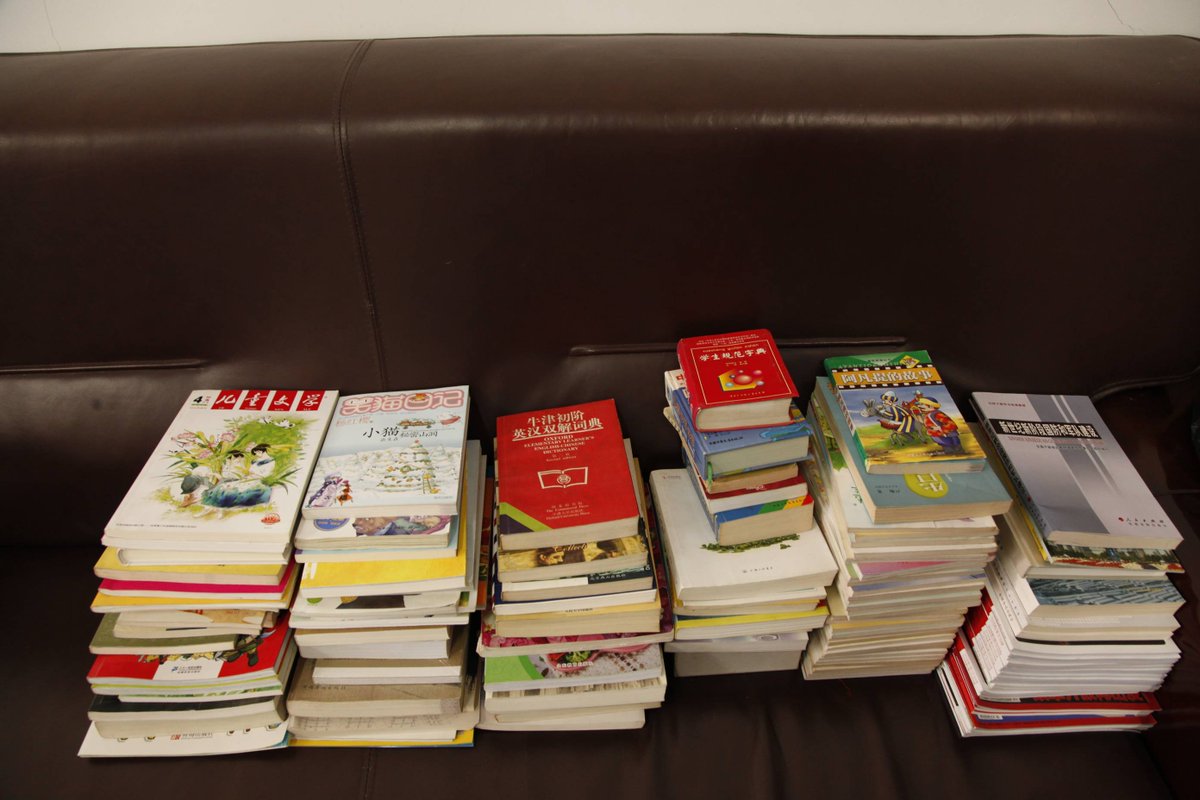 ehfprince's tweet photo. Tackling the old junk pile bit by bit! Donated 3 old books and 2 kitchenwares this morning—freeing up space and making room for new small joys. #DeclutterLife https://t.co/3Mihuyyx3t