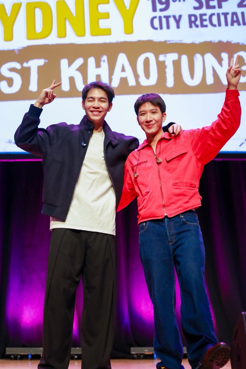 GMMTV's tweet photo. SYDNEY, THE WAIT IS OVER!
FIRST &amp; KHAOTUNG ARE HERE
Get ready to make some noise! 📣💫

#GMMTVFANDAY34INSYDNEY
#FirstKhaotungXFanday34inSYDNEY
#GMMTV https://t.co/6Q90fx3tmQ