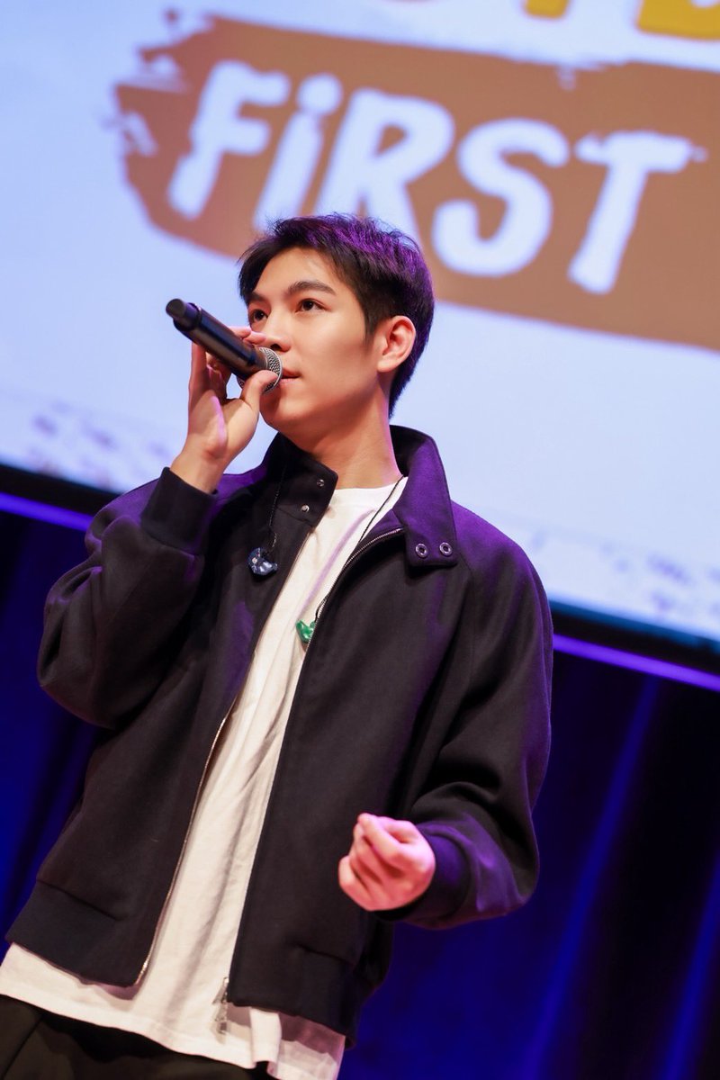 GMMTV's tweet photo. SYDNEY, THE WAIT IS OVER!
FIRST &amp; KHAOTUNG ARE HERE
Get ready to make some noise! 📣💫

#GMMTVFANDAY34INSYDNEY
#FirstKhaotungXFanday34inSYDNEY
#GMMTV https://t.co/6Q90fx3tmQ