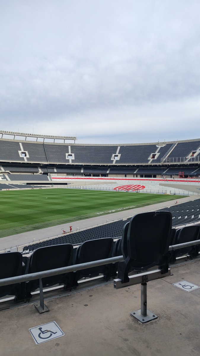 mateamargo_chan's tweet photo. Si tu novia no te lleva a merendar a la cancha de River para mi estás soltera https://t.co/G9BjEdfMlT