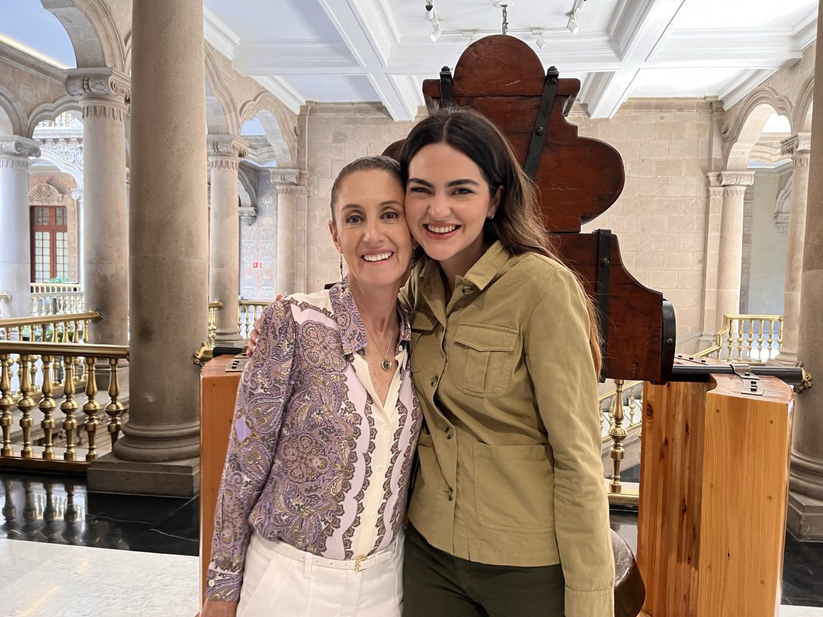 AndreaChavezTre's tweet photo. Con atención, inversión, y mucho amor, nuestra Presidenta @Claudiashein nos demuestra que Chihuahua es su tierra consentida.

Y como amor con amor se paga, seremos miles de chihuahuenses quienes la recibiremos mañana, con mucho cariño y agradecimiento, en la X de Ciudad Juárez. https://t.co/IW2vLEhyIE