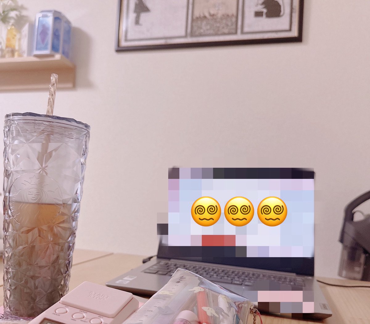 pkpk_oc's tweet photo. お疲れモード抜けずに彼が2度寝したので、わたしは過去問しばいてく❕
明日は模試やっちゃう❕

おデートしたいようなこと言ってけど夕方まで待ってもらお😵‍💫💭💭💭 https://t.co/DvFMChu1f4