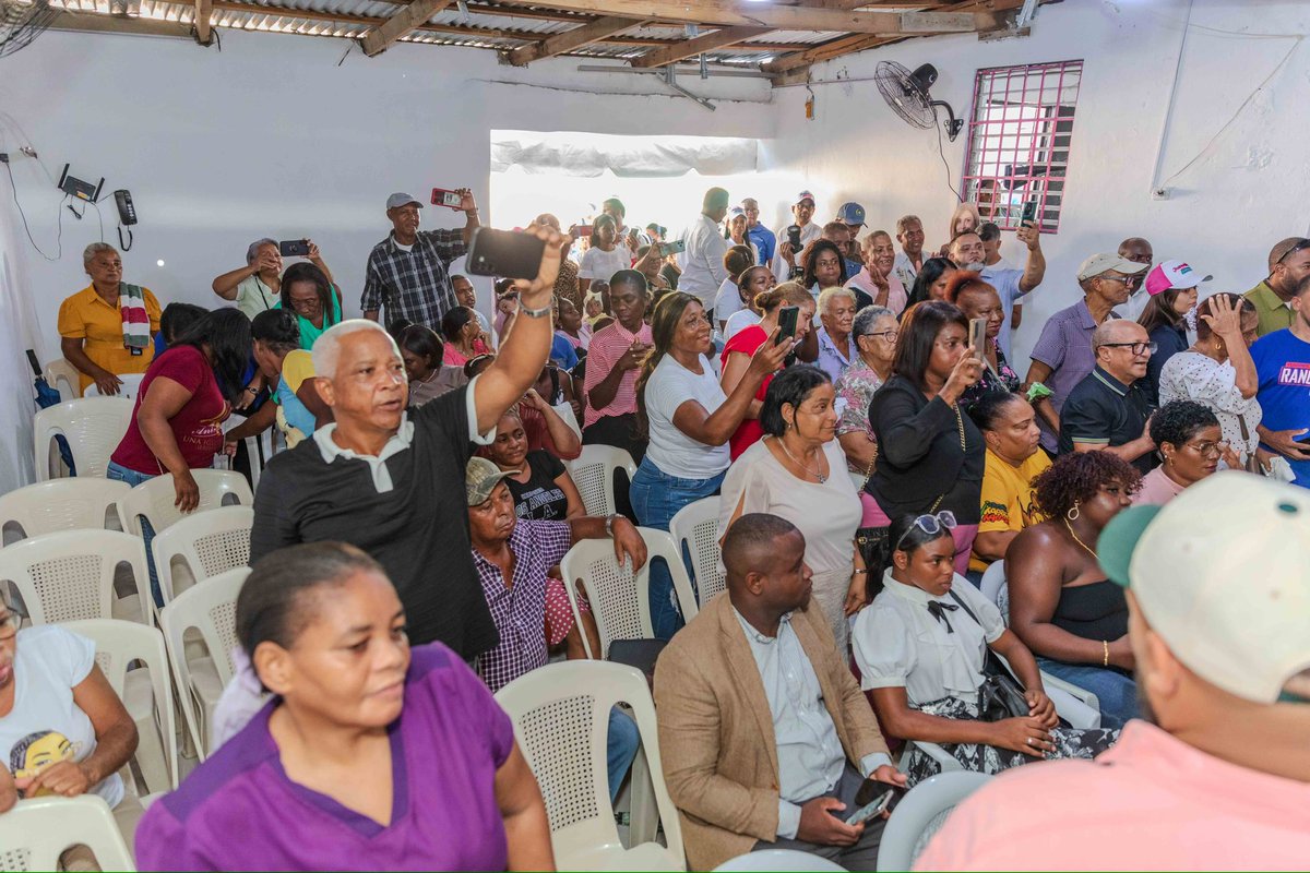 CarolinaMejiaG's tweet photo. Gracias, Sabana Perdida, por recibirnos con tanto cariño y por acompañarnos con tanto entusiasmo. Nos vamos muy agradecidos por la oportunidad de conversar y compartir con nuestra gente. https://t.co/HC38Ogm7e2