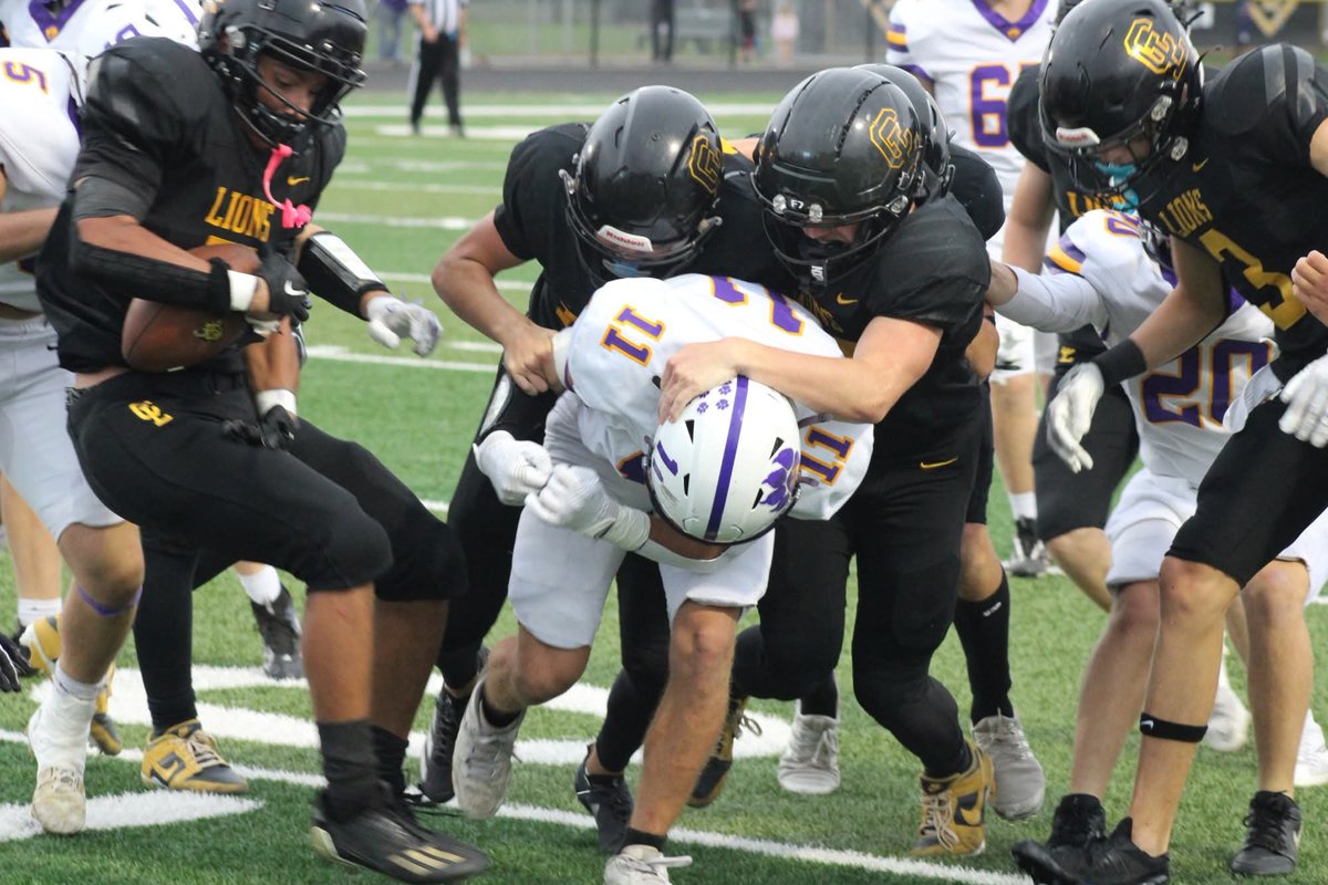 CraigShultz87's tweet photo. Handful of images from @ClearLakeFB's 37-7 win over Nevada tonight. Was hard picking the four for this post. #iahsfb https://t.co/BYOkWnLz0R