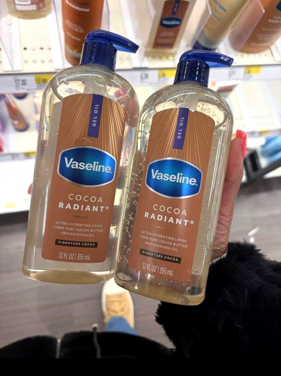 nissswa30's tweet photo. TAHTA TERTINGGI DI GUARDIAN 😭🤚
Vaseline Cocoa Radiant ini wanginya enak banget sih… abis mandi pake ini, lanjut parfum = auto berasa wangi seharian,
yang suka wangi manis, wajib cobain 😭 https://t.co/6GA5TpsoCH