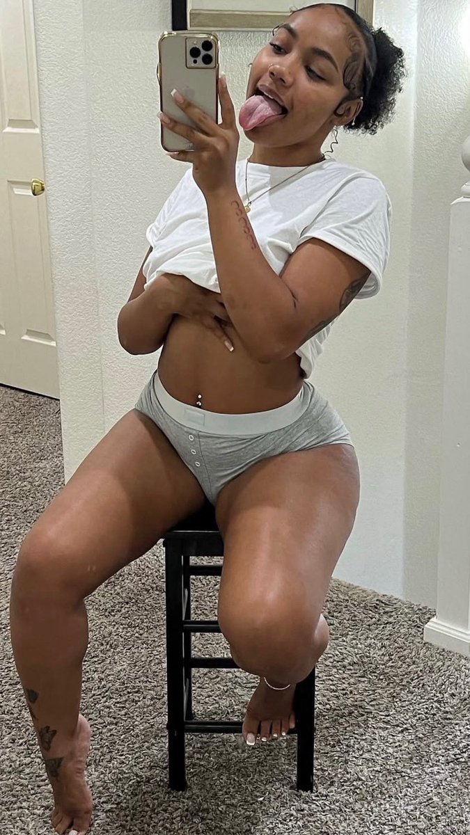 JhadeiBlaire's tweet photo. FaceTime? https://t.co/7WPBEjtnqx