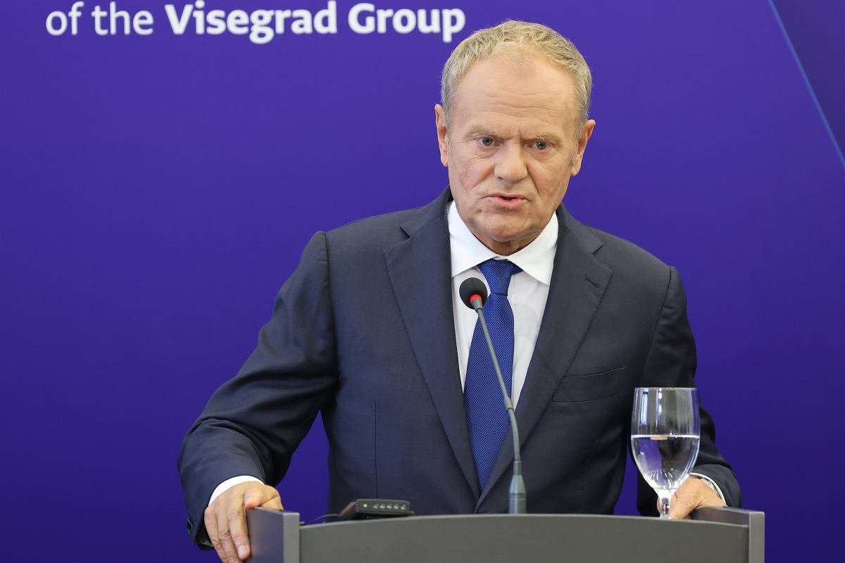 Lastchapter034's tweet photo. Breaking....
 🇵🇱🇷🇺 Poland Issues Major Security Warning Over Russia.

According to Prime Minister Donald Tusk, Polish intelligence assessments indicate that Russia could launch drone or missile attacks against NATO countries supporting Ukraine, particularly Poland, in the coming months.

Tusk said Russia could portray such attacks as accidental in an attempt to test NATO’s collective response. Poland has increased its air-defense readiness in response to these concerns.

⚠️ This is a Polish government intelligence-based assessment, not a confirmed Russian attack.