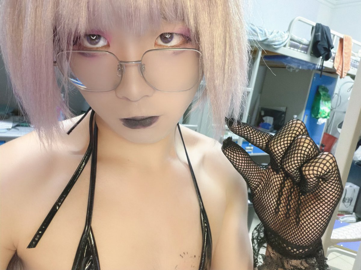 DoeMi2klk's tweet photo. 你的小男娘妈妈很担心你
#男娘 #浓妆 https://t.co/yM7c485chQ