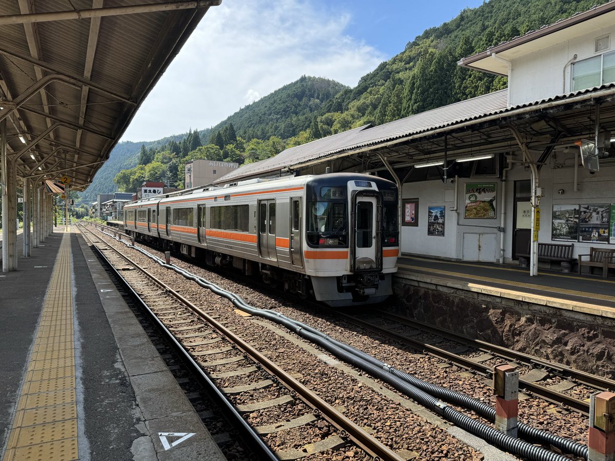 pc00665415's tweet photo. おはようございます。���日は下呂から。
キハ75でして転換クロスシートの快適旅でスタートをきることができました。 https://t.co/mfm0gOtL6g