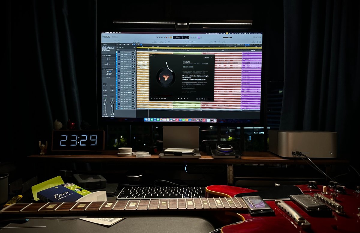 beetg105380's tweet photo. Missing my person across time zones, but a late-night video call + shared playlist feels just like sitting right next to you. https://t.co/q4RAsRuJfy