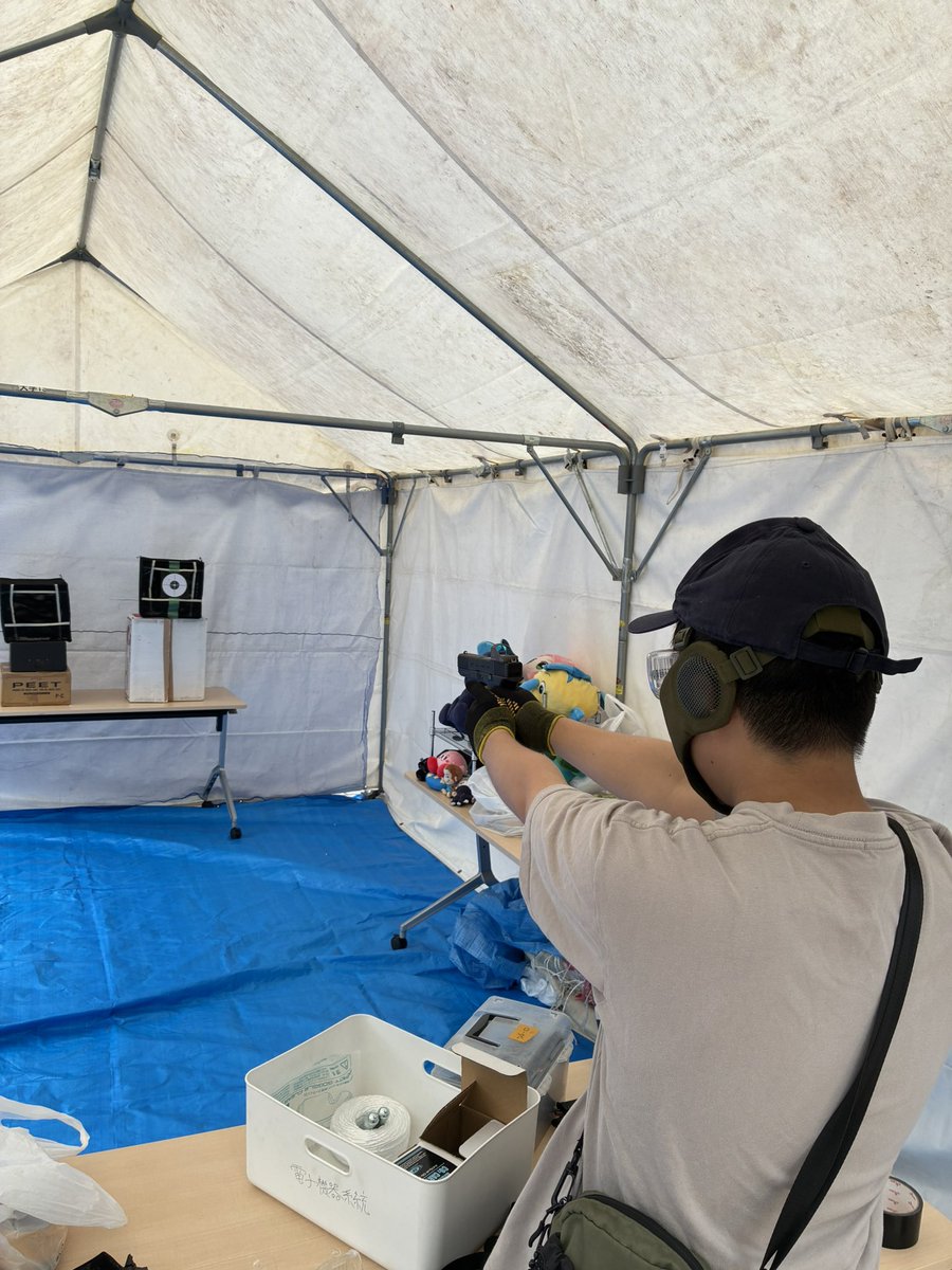 MIT_Airsoft's tweet photo. 工大祭、サバゲー部の射的！まもなく受付開始となります！💪
場所はN棟前の通路にあります！
得点によってはお菓子などの景品も用意してますのでお気軽にお越しくださいませ〜♪ https://t.co/ItXWtDHHim