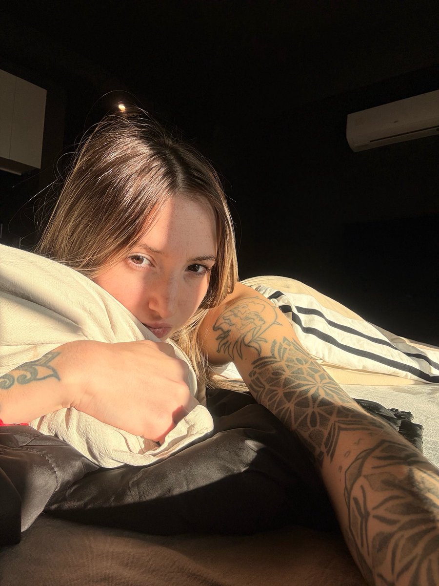 Jstsassyeve's tweet photo. eyes on me baby🤭 https://t.co/SSGPLHEvc1