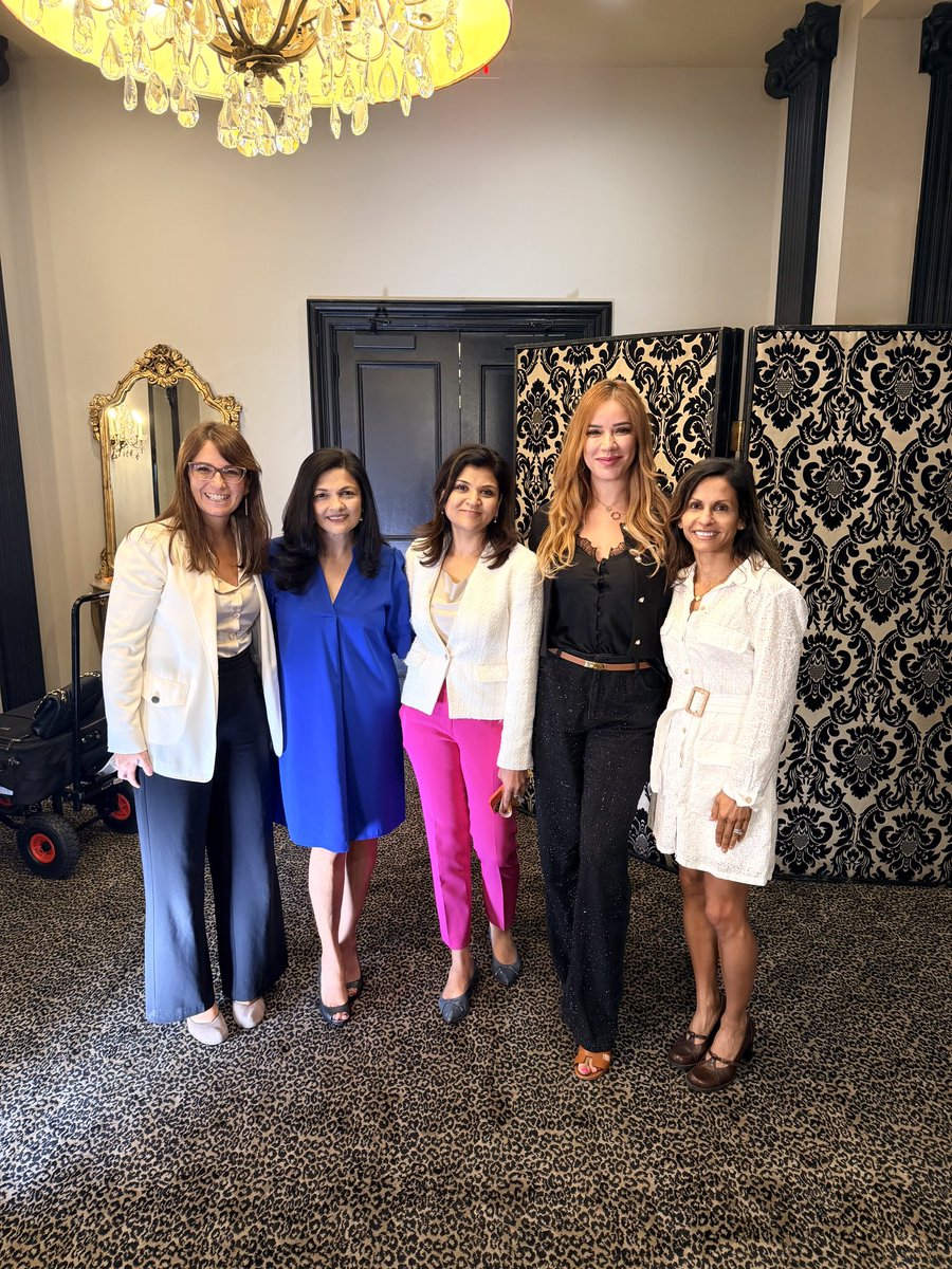 shilpaonc's tweet photo. Heartiest Congratulations to the amazing @NehaVapiwala on this richly deserved honor!
Neha, you are such an inspiration for everyone around you, especially women in #STEM including me. 
 @AparnaKamatMD @karima_oualla @giannatempopatr @ASTRO_org @UroDocAsh @WeAreWLO @fumikochino @MoningiShalini @MKnoll_MD