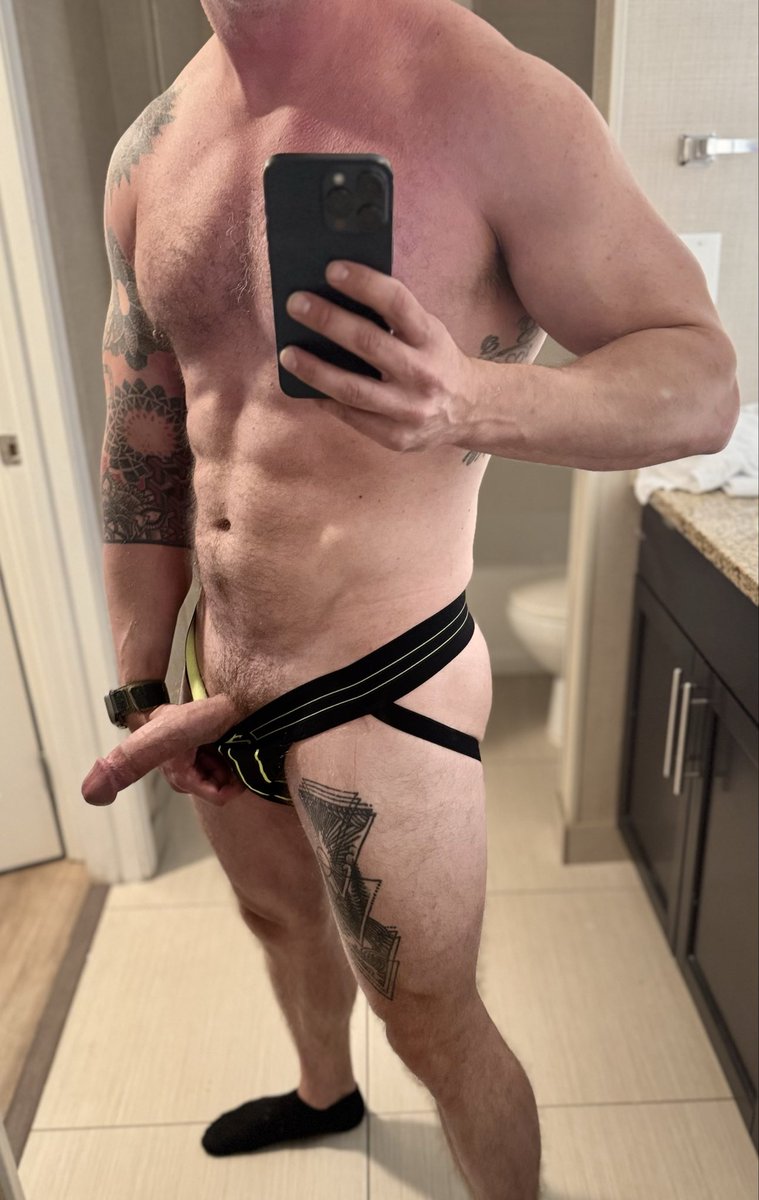 destroythroats's tweet photo. Friday night gym fit https://t.co/rsztLCJFad