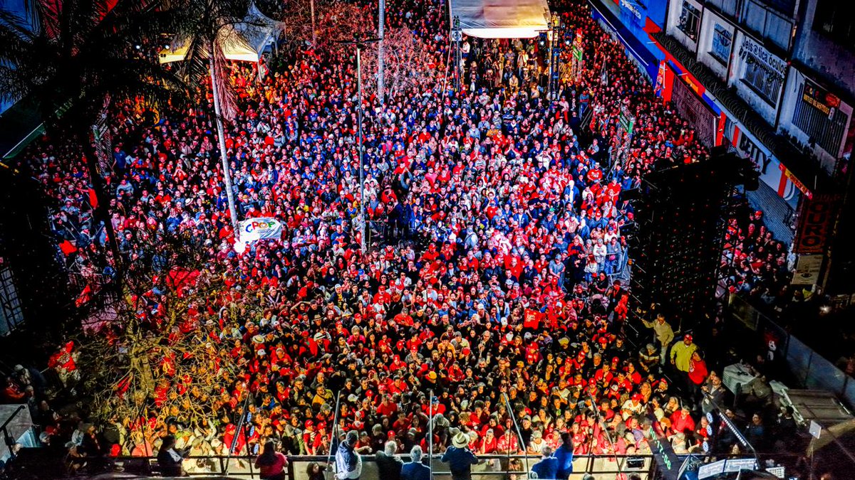 LulaOficial's tweet photo. Obrigado Guarulhos, obrigado São Paulo!   

Vamos juntos mostrar que o Brasil está pronto pra mais com @Haddad_Fernando, @simonetebetbr e @MarinaSilva 🌟 

📷@ricardostuckert https://t.co/3IgmkCfgUq