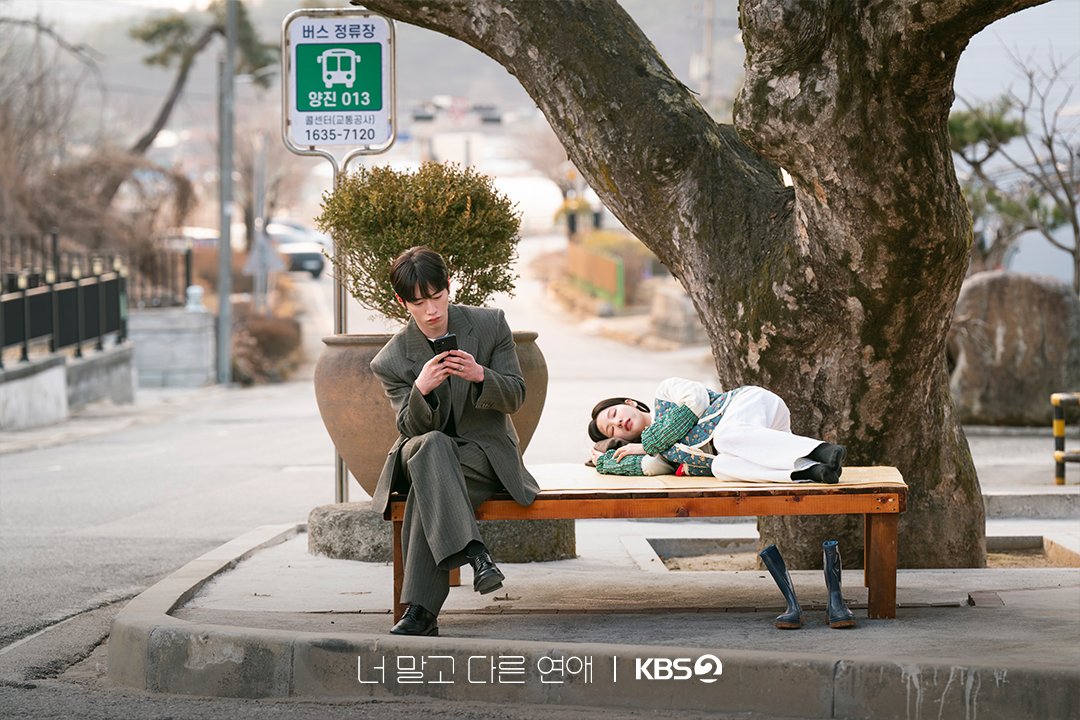 KBS_drama's tweet photo. [📸]

직장 선배인 서강준과 본격 밀착 시작한 조아람 ˚₊· ͟͟͞͞➳ ❥
티격태격 안은진과 이주안의 호흡도 스타트…? 👀

💞 연애 10년 차, 익숙했던 연인이 낯선 감정과 마주하게 되는 현실 공감 리얼 멜로드라마

KBS 2TV 토일 미니시리즈 [너 말고 다른 연애]
매주 토 · 일 밤 9시 20분 방송

#너말고다른연애 #너다연 #ALoveOtherThanYours #서강준 #안은진