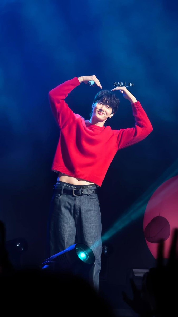 yoonss_byeon's tweet photo. 우서기가 주는 빨간 맛❤️ 
나두 사랑해❤️❤️❤️❤️ https://t.co/lFfa36zC5a