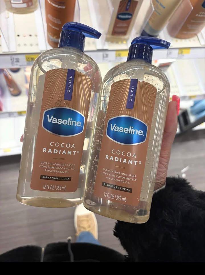 nissswa30's tweet photo. ternyata body oil + perfume tuh combo yang underrated 😭🤏🏻 kulit jadi lebih moisturized, wanginya juga lebih nempel.
aku spill yang Cocoa Radiant-nya di sini 👇
https://t.co/RDIx0041t8 https://t.co/gTef0tjj1d