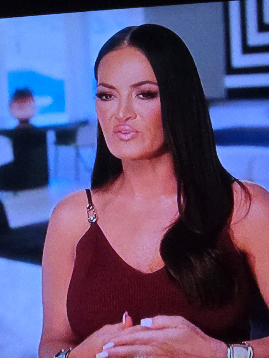 shortstack812's tweet photo. #housewivesofslc #bravotv #bravo @Andy 

I can't take fake Lisa seriously. All I can see is her mouth that looks like a cat's puckered asshole every season. Who keeps asking her back?! Definitely not anyone on social media. https://t.co/efs8SyMLiV