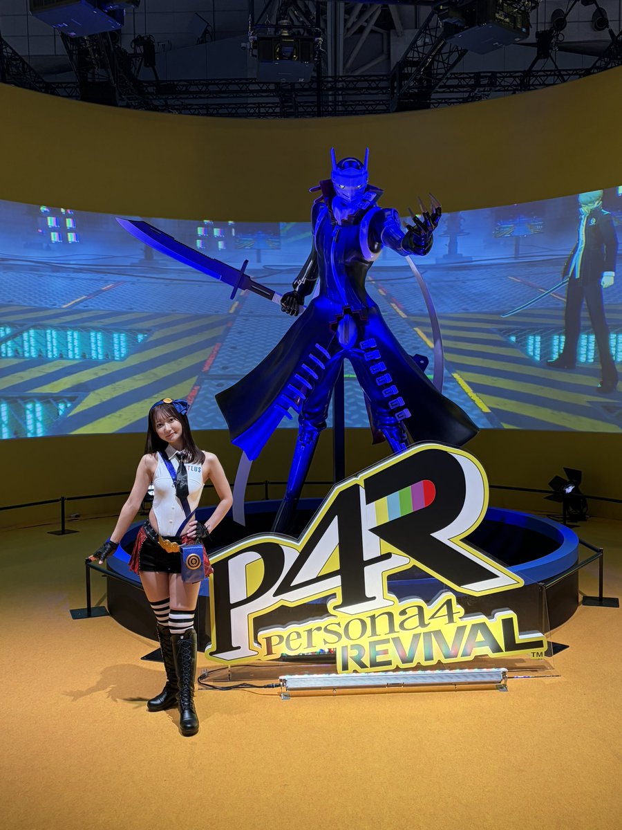 Bau_Akira's tweet photo. P4Rブース凄いカッコいい...
お姉さん達のファンサも凄い https://t.co/amuXx1jEqc