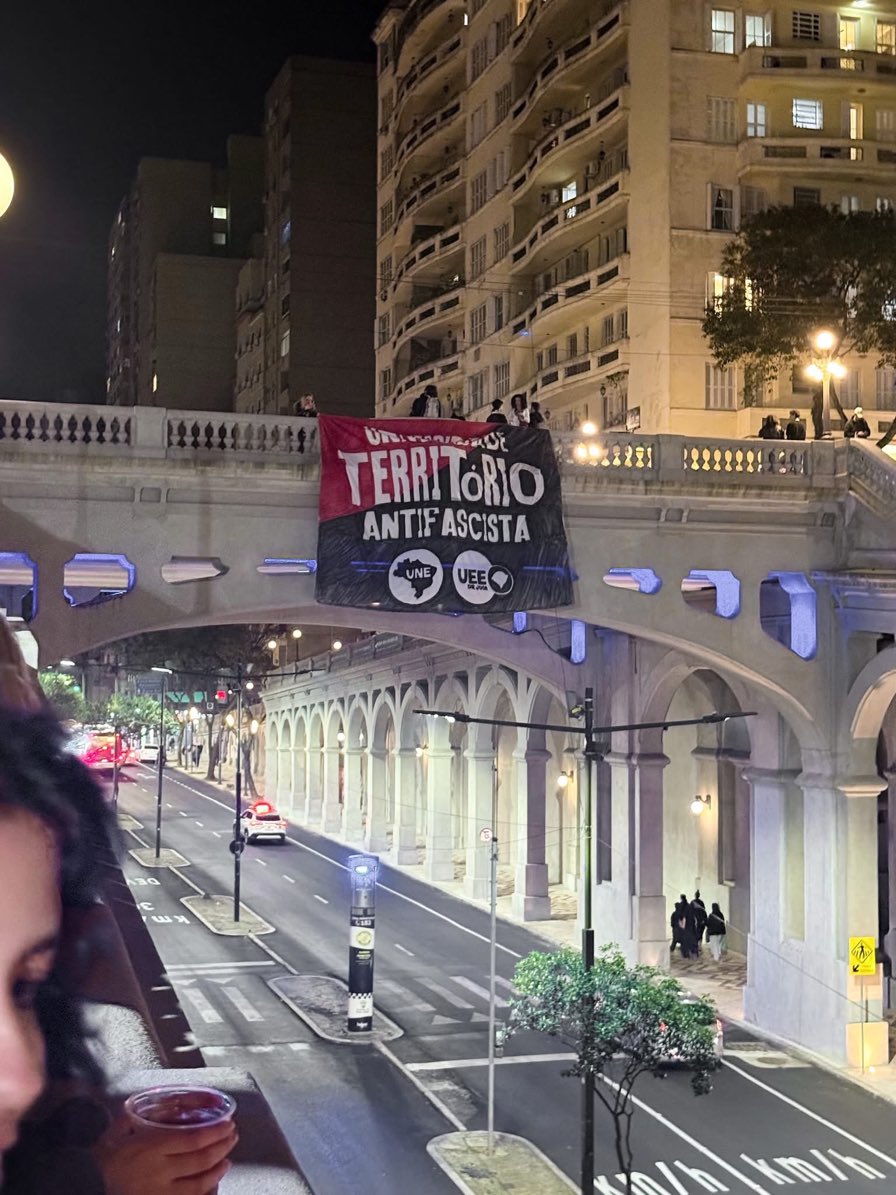 brasilizei's tweet photo. Porto Alegre é tudo mesmo né https://t.co/FoezCEPMFe
