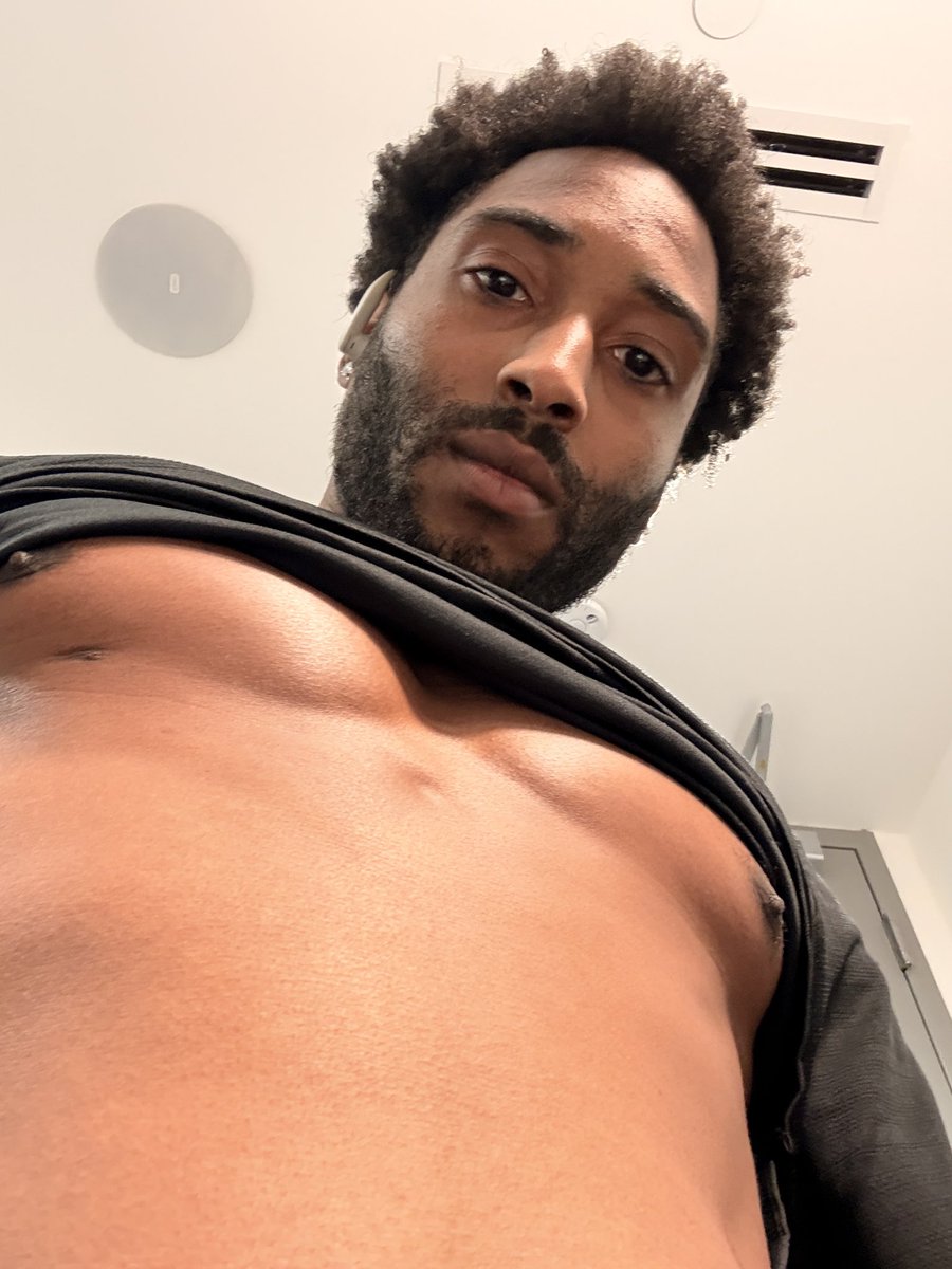 kwnofhrts's tweet photo. Boobies starting to swell 😛 https://t.co/fTeXgdH9YN