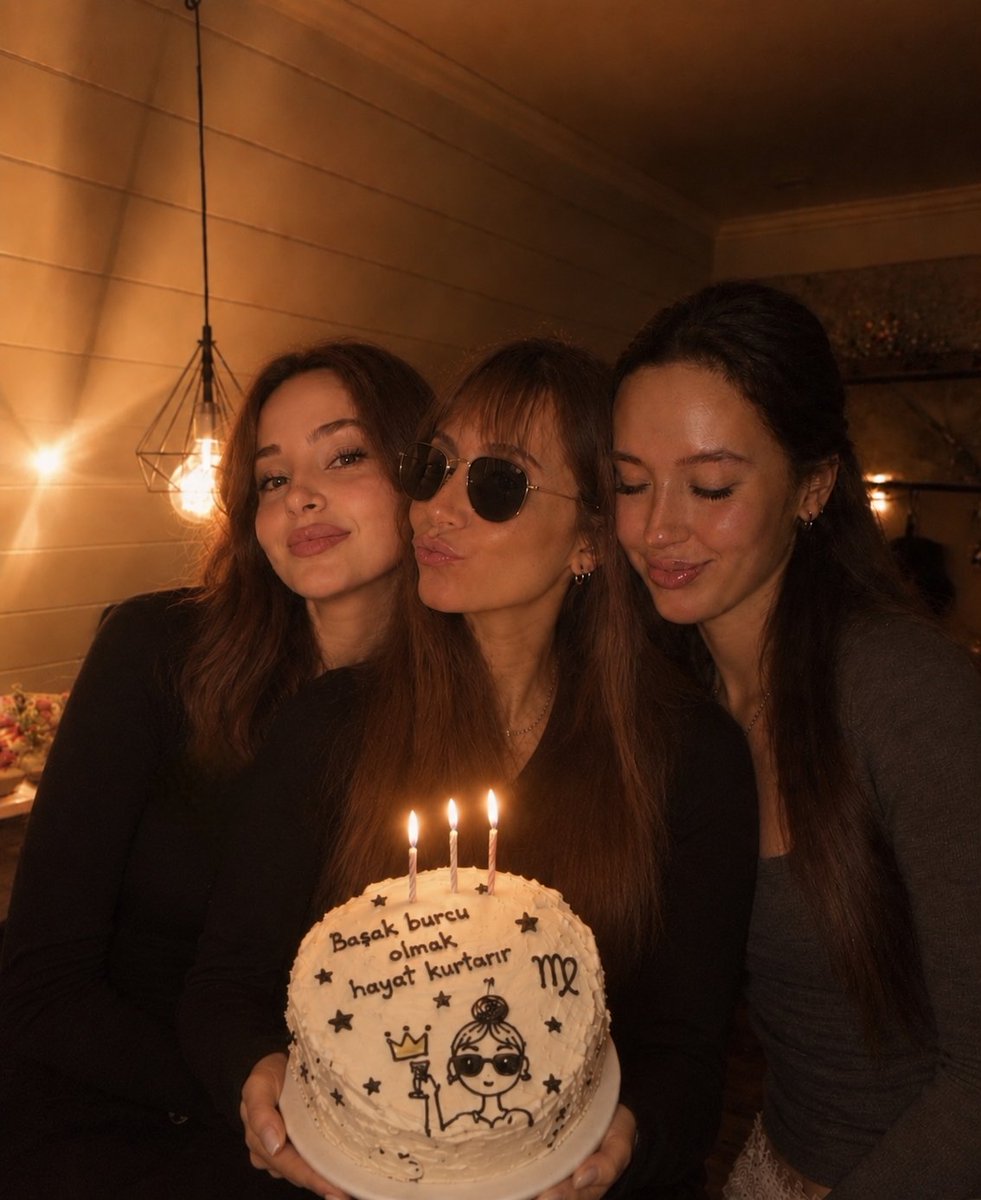 melzeynoli's tweet photo. Sizi çok seviyorum iyikilerim .. her şey için çok teşekkür ederim, dilerim ki ömür boyu bu pastayı hep siz tutarsınız💛 https://t.co/e4LJGnKt6s