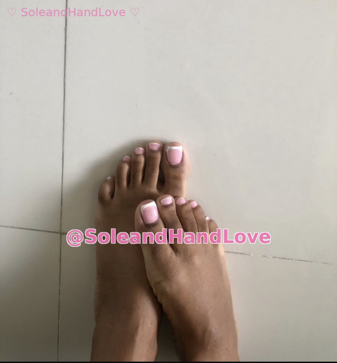 SoleandHandLove's tweet photo. fresh pink frenchie for your Saturday 💅💖
customs open - check pinned menu ♡
#feet #prettyfeet #frenchpedicure #footfetish #feetpics #feetworship https://t.co/yKCzpvY0ky