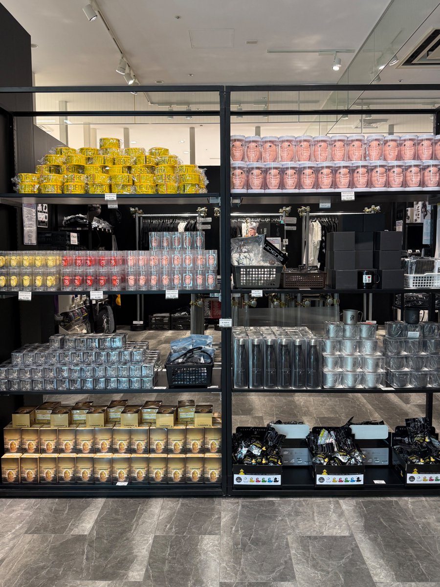 KojiPro2015's tweet photo. KOJIMA PRODUCTIONS × PARCO GAMES
STRAND STORE in 心斎橋PARCO

本日オープン👍

さまざまなブランドとのコラボレーションアイテムがラインナップ
ミニギャラリーでは、新川洋司、Entei Ryuによる作品展示もお楽しみいただけます

皆さまのお越しをお待ちしております

📅 2026.9.19（土）– 10.12（月・祝）
📍 心斎橋PARCO 9F EVENT SPACE
🕙 10:00–20:00

#KojimaProductions #DeathStranding2