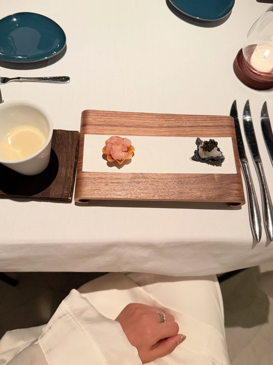 CAT4696486's tweet photo. 休日は美味しいものが食べられる場所に行くべきだよ🙋‍♀️ https://t.co/ODk1EOxlWk
