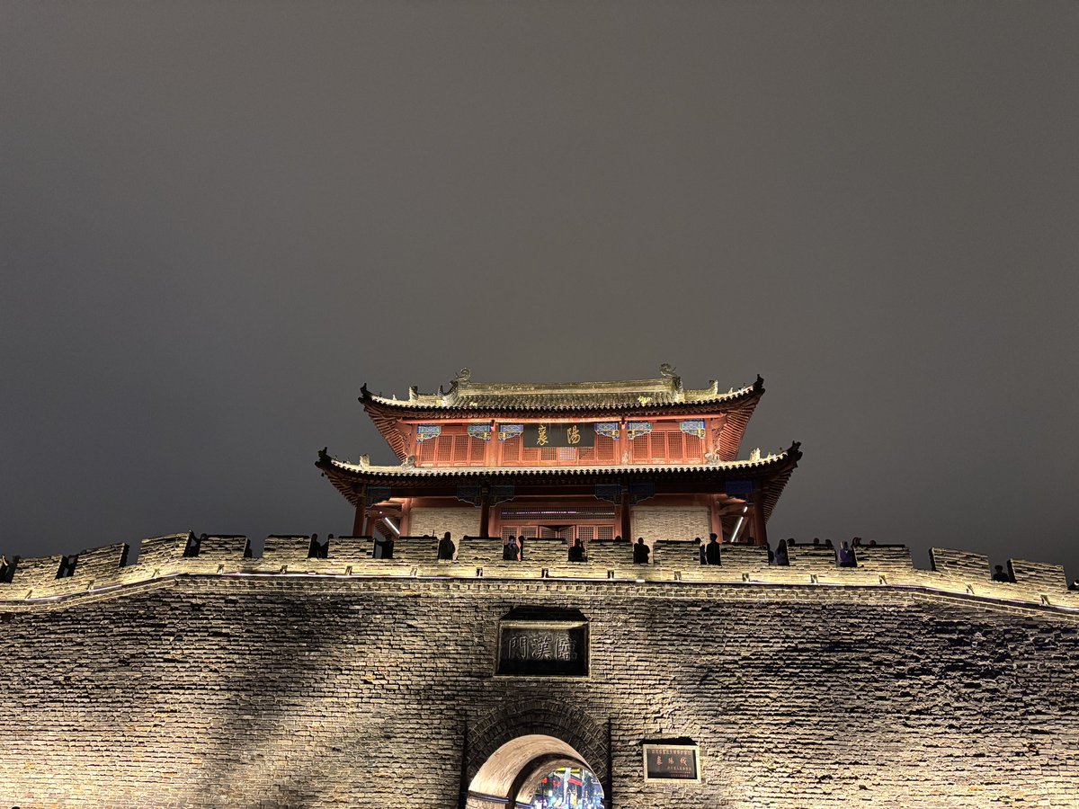 Zheng876's tweet photo. 古城夜景 https://t.co/MyCHq88xJJ