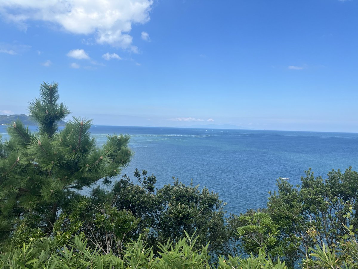 DaliruXiii's tweet photo. 淡路島着いた
めっちゃ綺麗

天気良くてよかった https://t.co/ioZ9nHt9vy